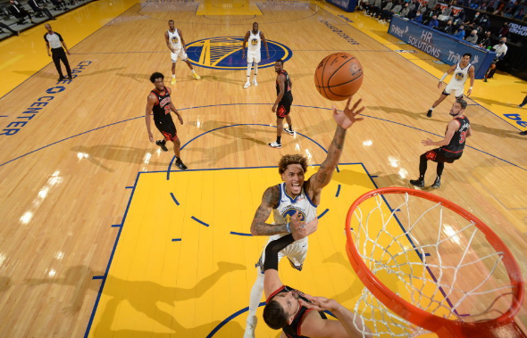 勇士大胜公牛14分库里3256威金斯215武切维奇219