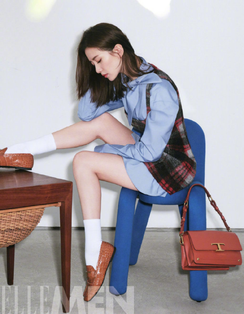 张小斐首封登主流杂志成男士大刊首位女星满身大牌暴露表现力