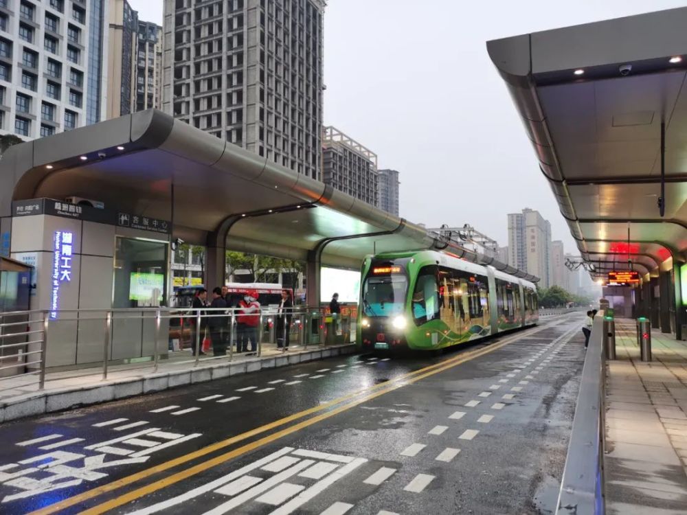 首秀你今天坐智轨了吗