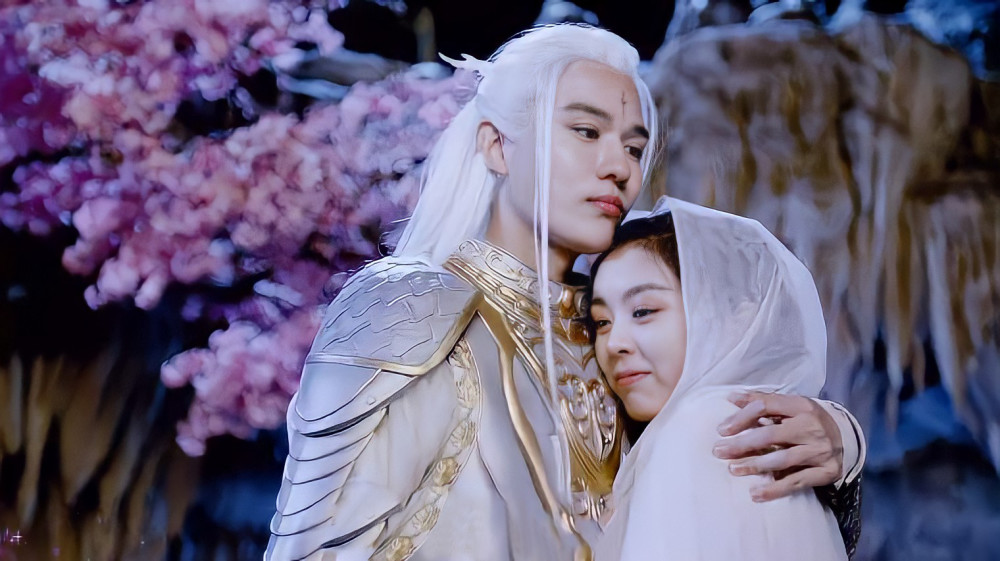 十月蛇胎 网改电影上映 差评一片 女频小说 烂俗黄 严重 网红明星 网红护卫队 网红资讯 网红八卦趣闻