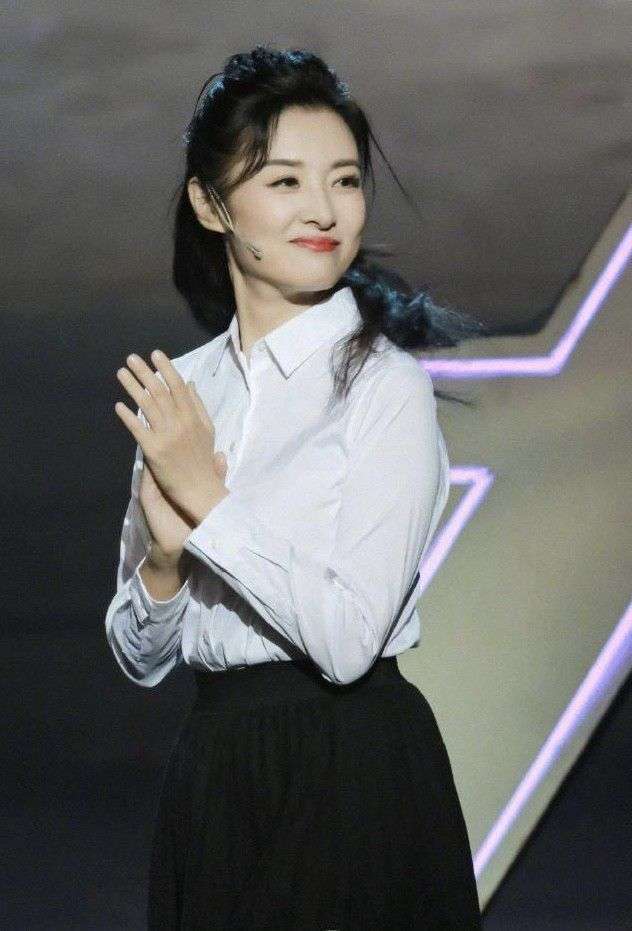53岁美成观众心中白月光，她的野心从来不只是“央视一姐”（组图） - 3