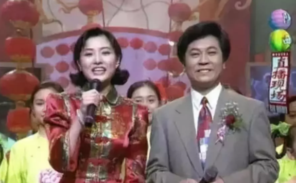 53岁美成观众心中白月光，她的野心从来不只是“央视一姐”（组图） - 7