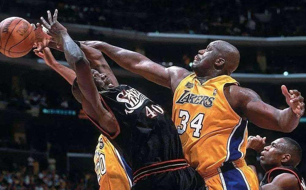 保罗眼中NBA最强阵容，科比詹姆斯落选，球迷：夺冠轻而易举