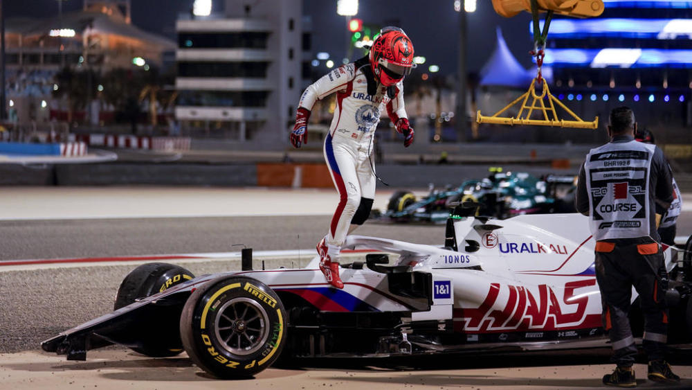 马泽平没让车迷失望 首秀引发安全车 本人怒了 只开了3个弯_腾讯新闻