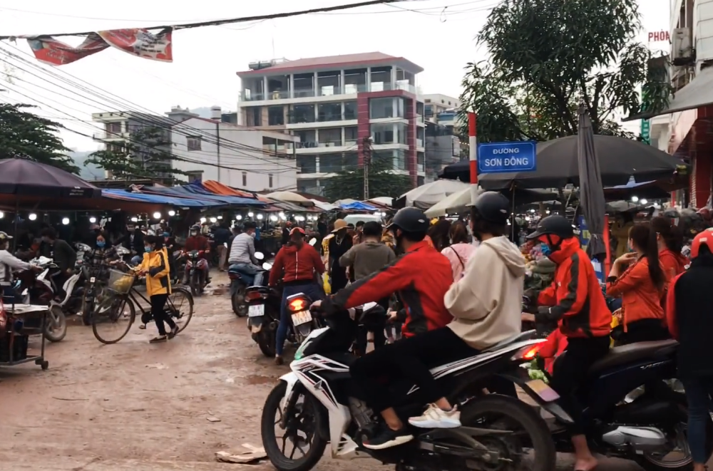 實拍越南工廠下班摩托車是主要交通工具路上小汽車是土豪象徵