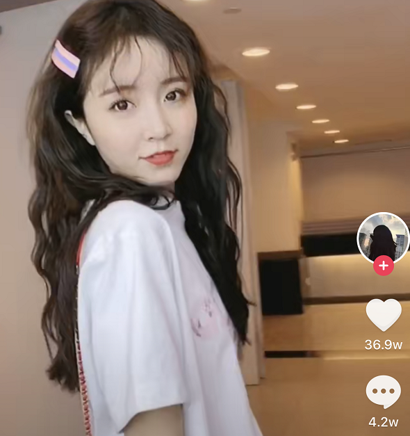 复出一年后莉哥成功还清2亿违约金粉丝却缩水3000多万