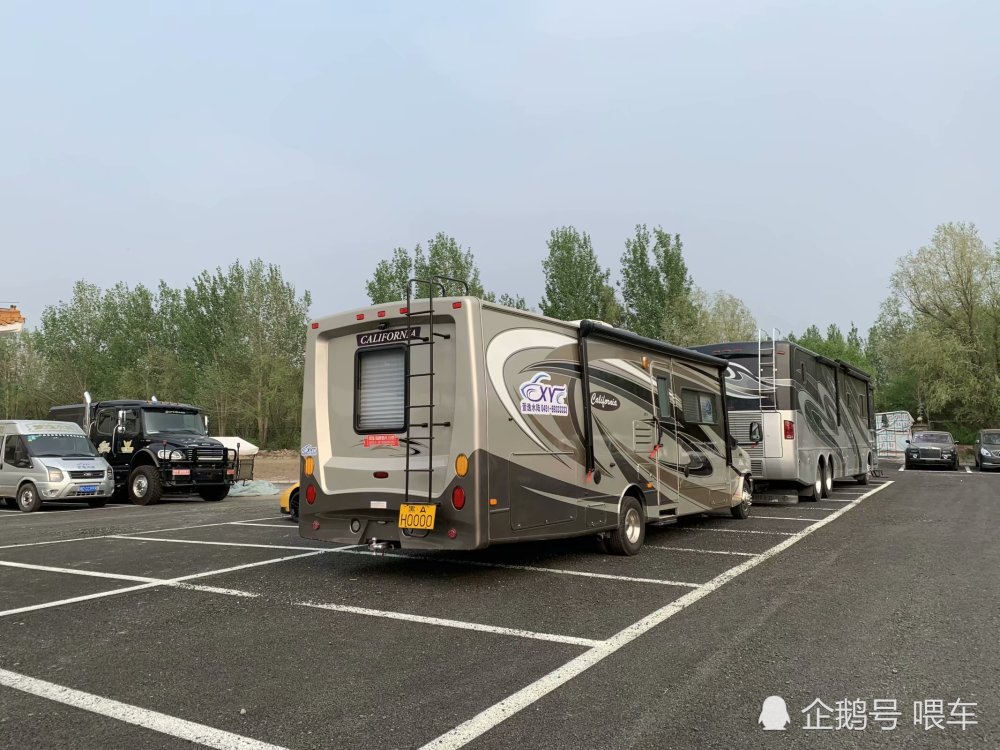 李伟的私家豪车,拥有上百辆,价值上亿,多张连号车牌