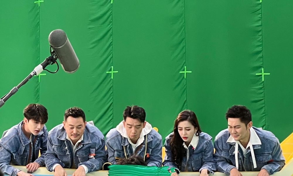 跑男9宣传片花絮:其他成员都紧挨着,只有李晨沦落边角位!_腾讯新闻