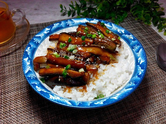 简简单单一碗照烧茄子饭,有滋有味又一餐,少油更健康