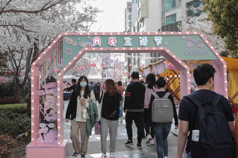 上海大学路惊现二次元樱花市集沪上首个同好生活节开启网红街的新时代