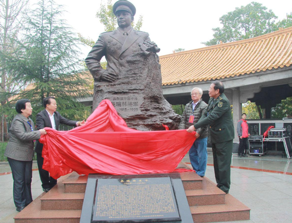 群众称他是"吴瘸子",苏联元帅对他肃然起敬,还被美军写进教材