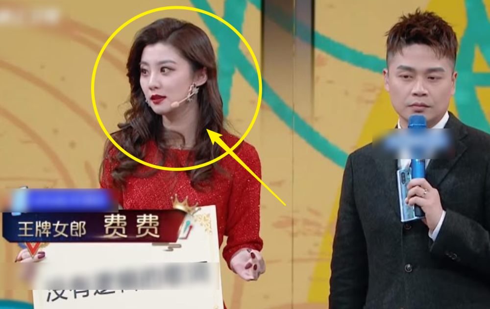 《王牌6》女郎费费终于火了,和关晓彤一起直播,这