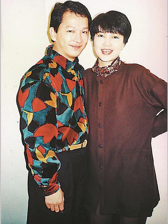 上图:廖启智与妻子陈敏儿上图:一家五口的幸福时光(本文原创,未经授权