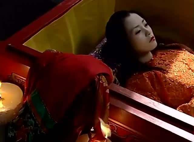 湖北山包出土寒酸藩王墓地宫烟雾缭绕侧室现六位殉葬少女