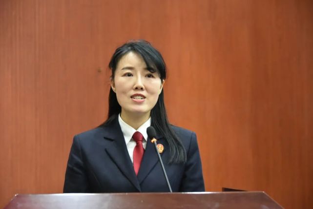 建党百年党员先锋何伟丽法治路上的追梦人