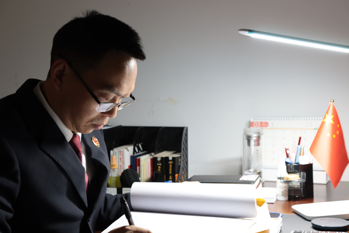 榜样力量|龙海生:坚守初心使命 维护公平正义