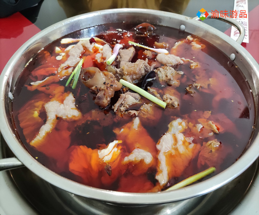 藏在重庆双碑老社区的牛肉火锅水晶牛肉一绝食客趋之若鹜