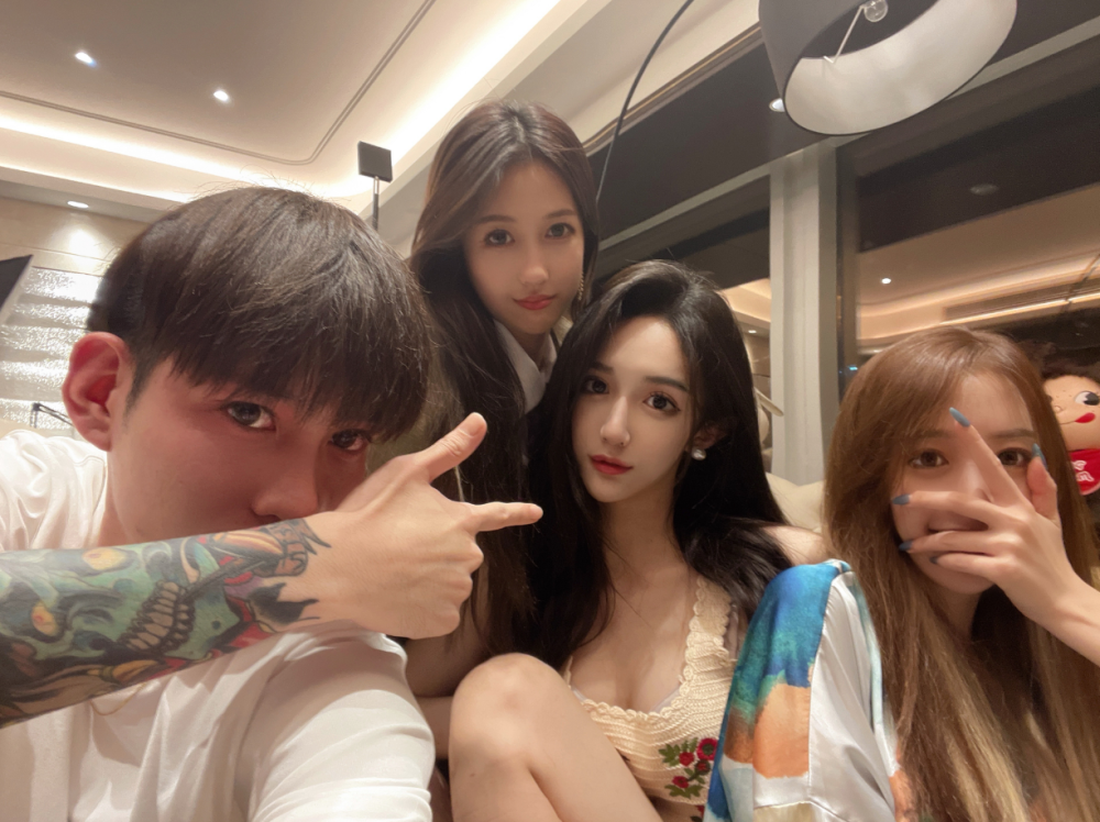 网红艾比被质疑没有转性,她用小号在线辟谣后,为何又秒删?