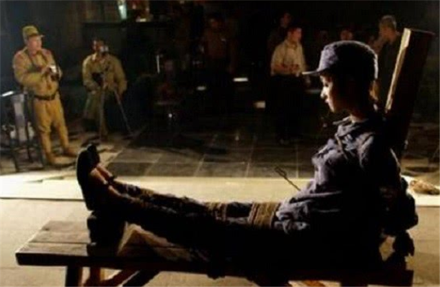 古代的"老虎凳" ,只需3块砖头便让犯人招供,到底有多恐怖?