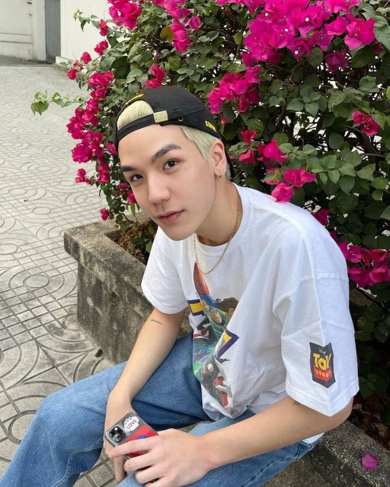 meyou 的穿衣风格是我们大多数读书偏爱的类型,就连编辑部的直男都对