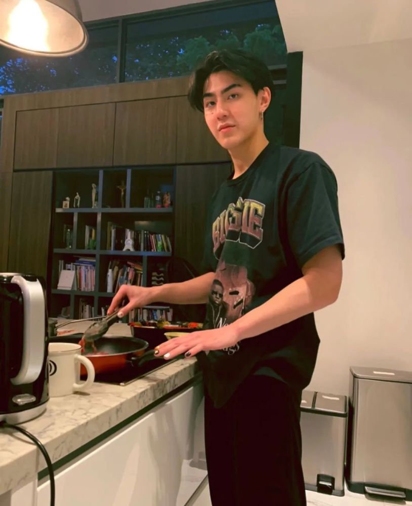 可盐可甜 尹浩宇@patrick_pppat眼熟的人已经发现了 patrick 尹浩宇正