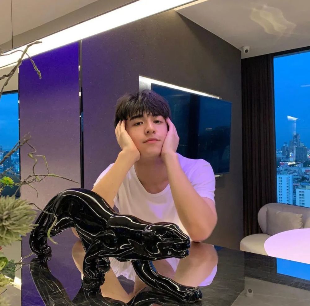 曾经演员出身的 patrick,单凭从节目上的不凡表现,很难看出这是仅有三