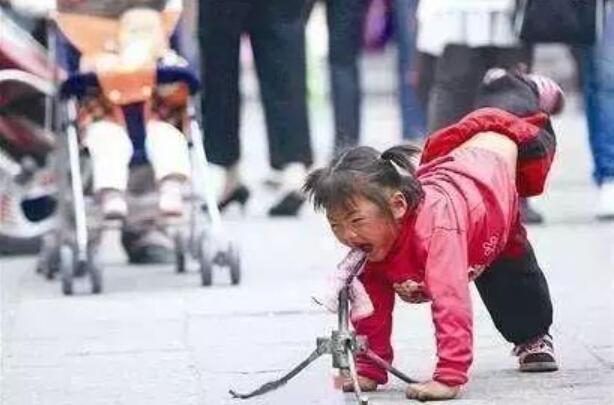 图:被拐卖深山的孩子小心你的孩子遇上了人贩子!