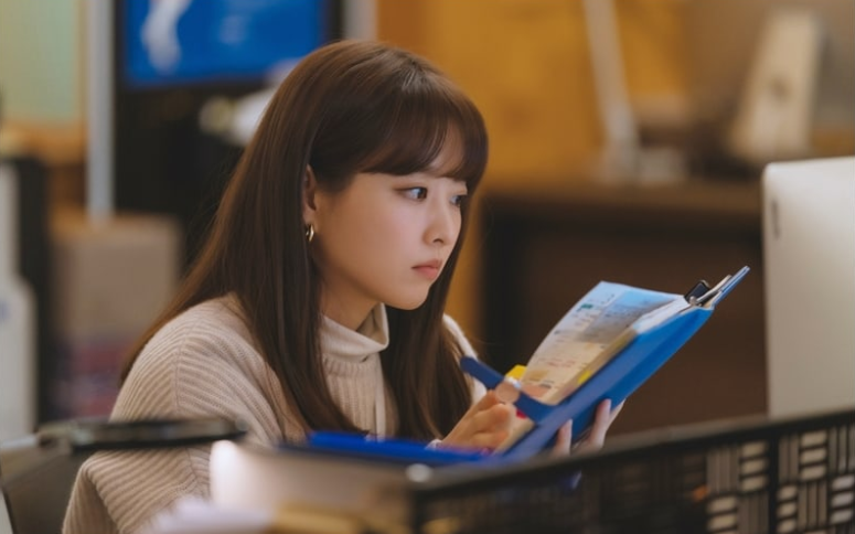 朴宝英在新剧中变身女编辑 散发着甜美的温暖