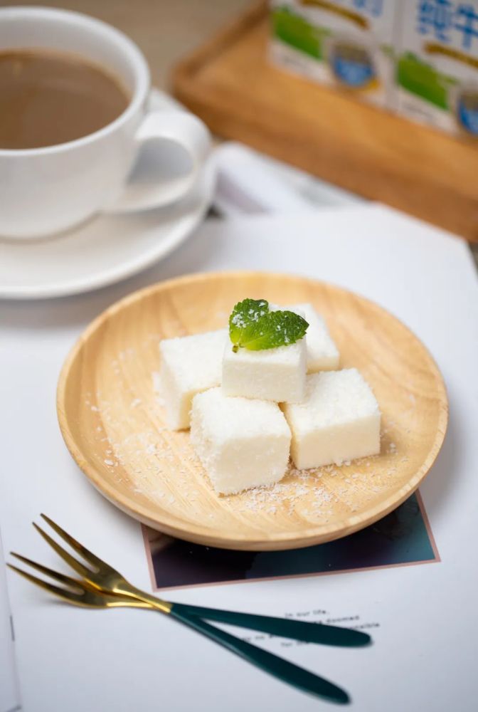 春日来一口高颜值椰蓉牛奶小方滑嫩q弹一秒就爱上