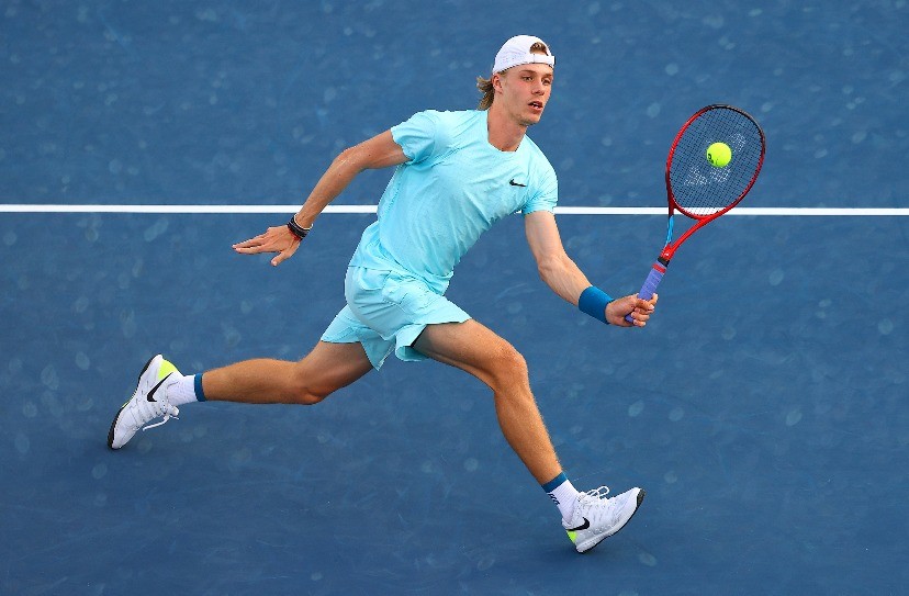 2021新款yonex vcore 100网球拍测评