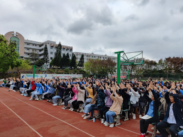 坚定信念点燃梦想四川内江十中邀请专家开展心理赋能演讲