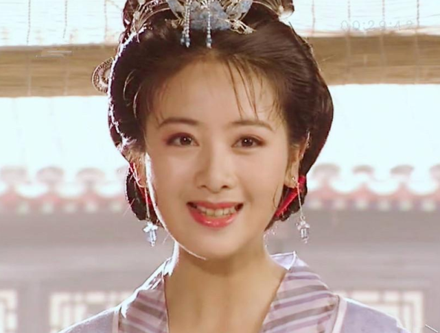 小李琳本是戏曲专业出身,16岁拍摄了自己的首部电视剧《炎黄始祖》