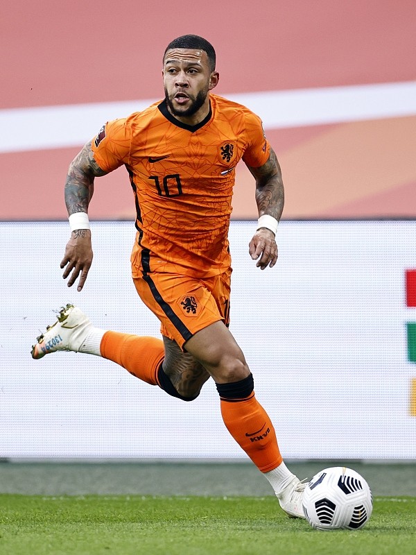 阿圭罗和德佩各具4大优势,巴萨或将为他两人打破16年"传统"_腾讯新闻