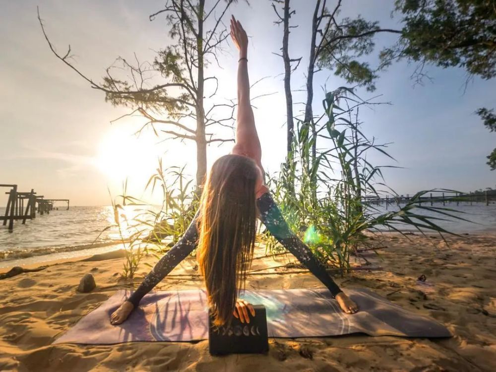 瑜伽视频课程风车式为身体注入活力充分伸展和活动四肢