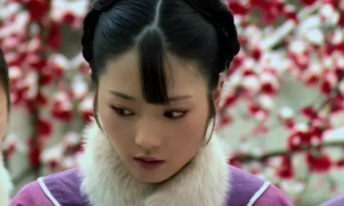 甄嬛传中余莺儿得宠后嚣张跋扈为何甄嬛却活得谨小慎微