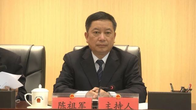 大方县第十七届人大常委会第四十二次会议召开