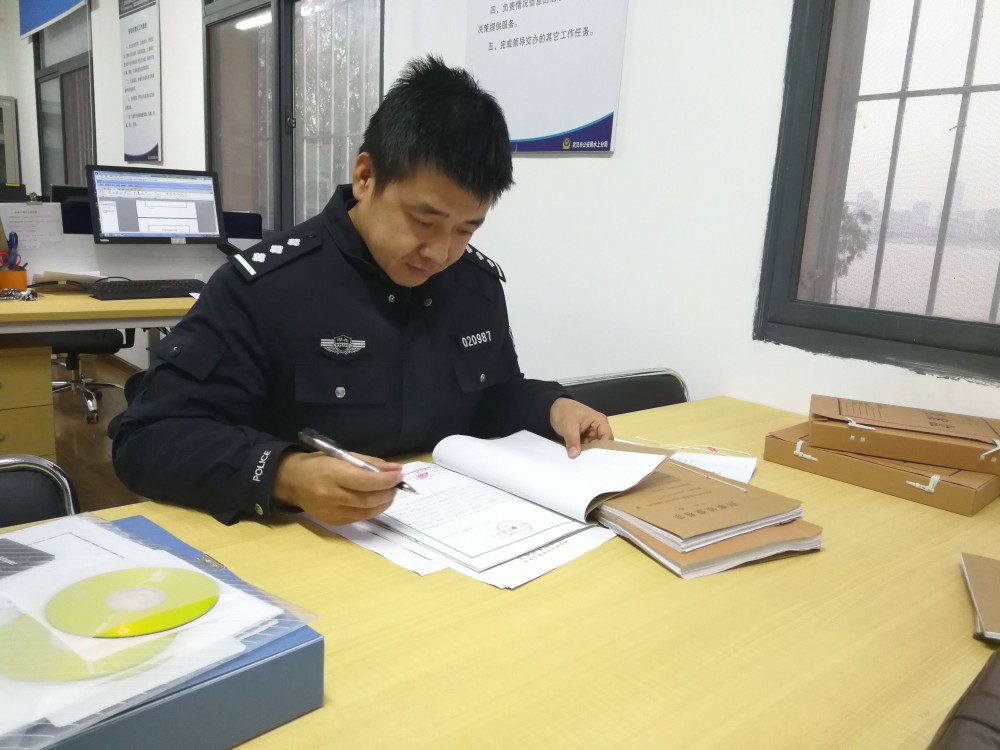 逐字分析笔录找疑点智斗违法采砂嫌犯他誓做长江守护人