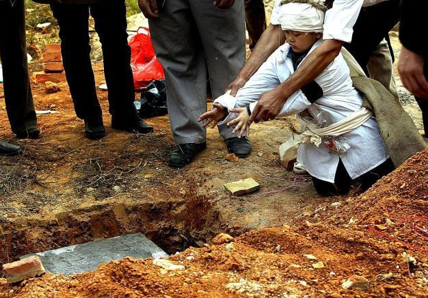 土葬是给人最后的体面为什么还要坚持火葬把人当垃圾处理