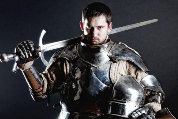 冷兵器时代,骑兵输得最惨一战,1万板甲重骑被5000弓箭手打败