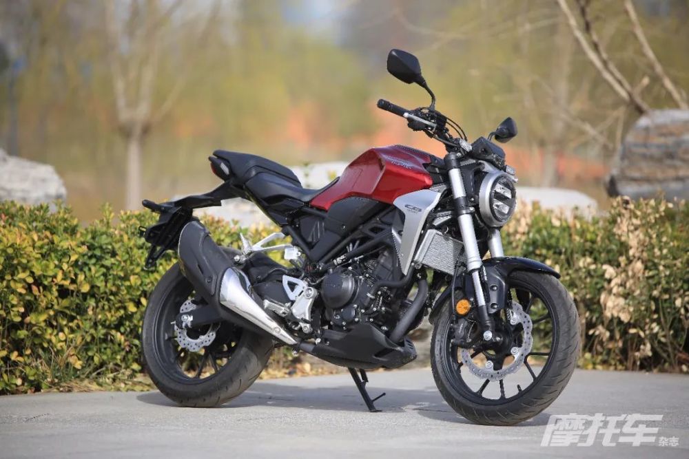 2022hondacb300r获小幅升级滑离挡显加身