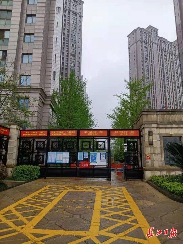 小区交付6年为何只开一个大门物业这样说
