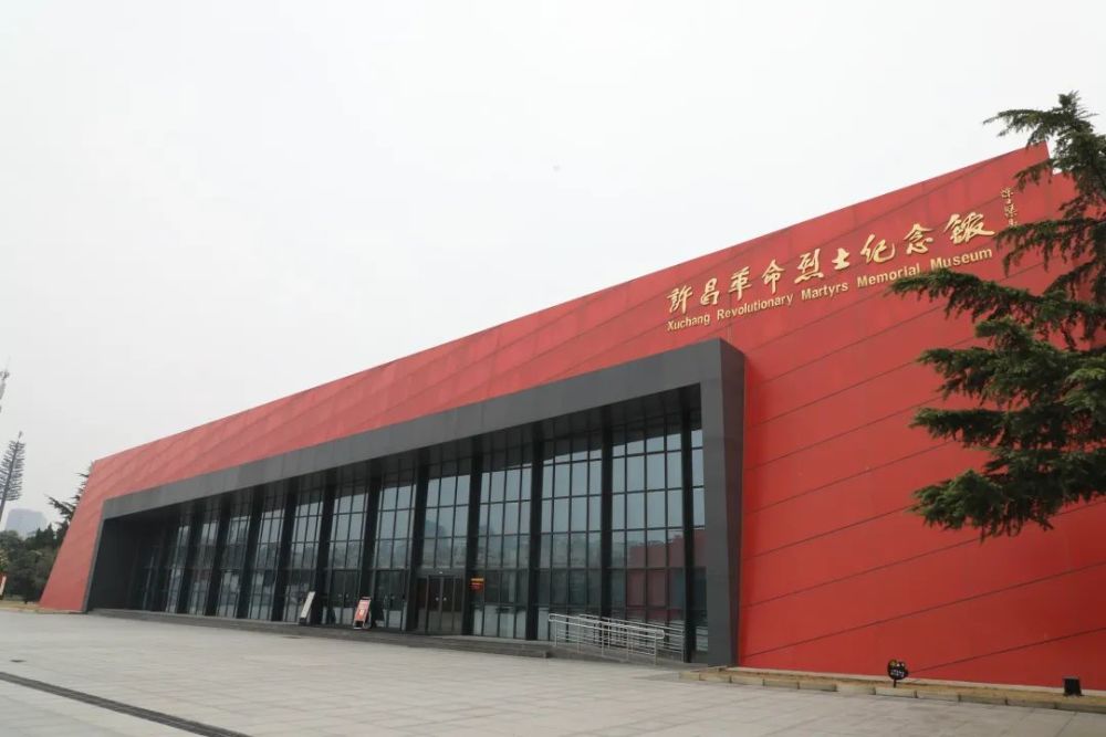 传承红色基因走进许昌市烈士陵园