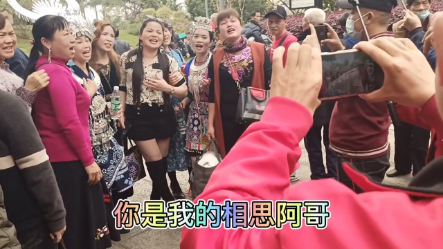 柳州美女歌王小菜花陆连芳伍小英和歌手依依不舍送别南宁歌友