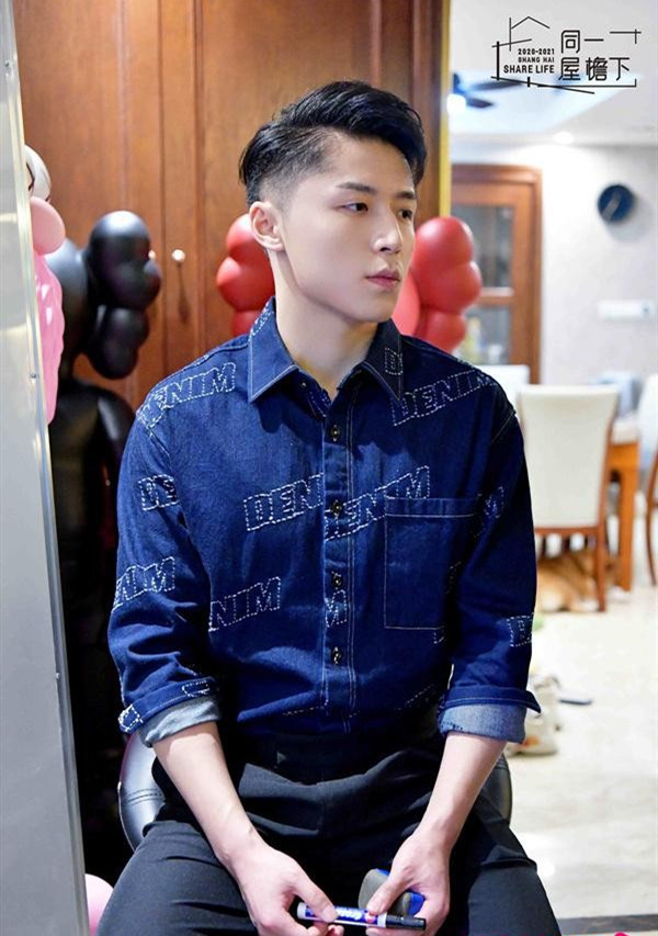 23岁职业电竞选手陈晓伟(彬神)腼腆,慢热大男孩.