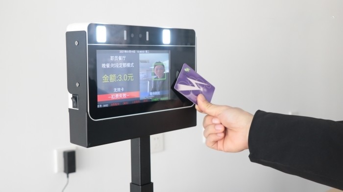 应用在老人食堂的刷脸消费机实现提效省时和精准补贴