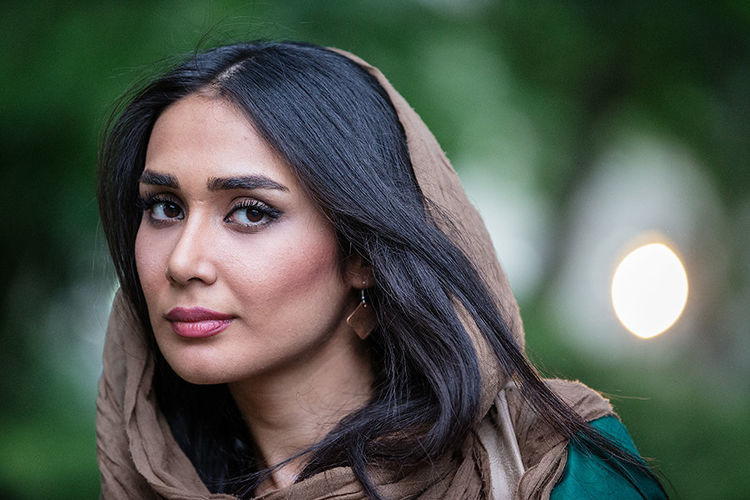 波斯进献两位美女,李世民为什么把她们关在笼中欣赏?