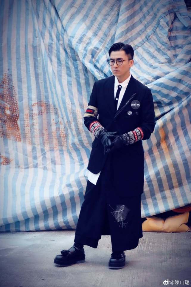 甚是有缘tvb小生陈山聪与力捧小花多次合作从女儿升级情人