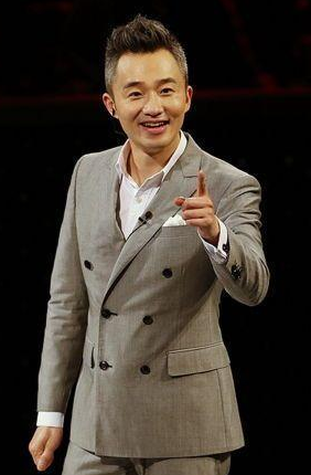 48岁程雷近况满头白发与妻子似父女白发原因是怎么回事