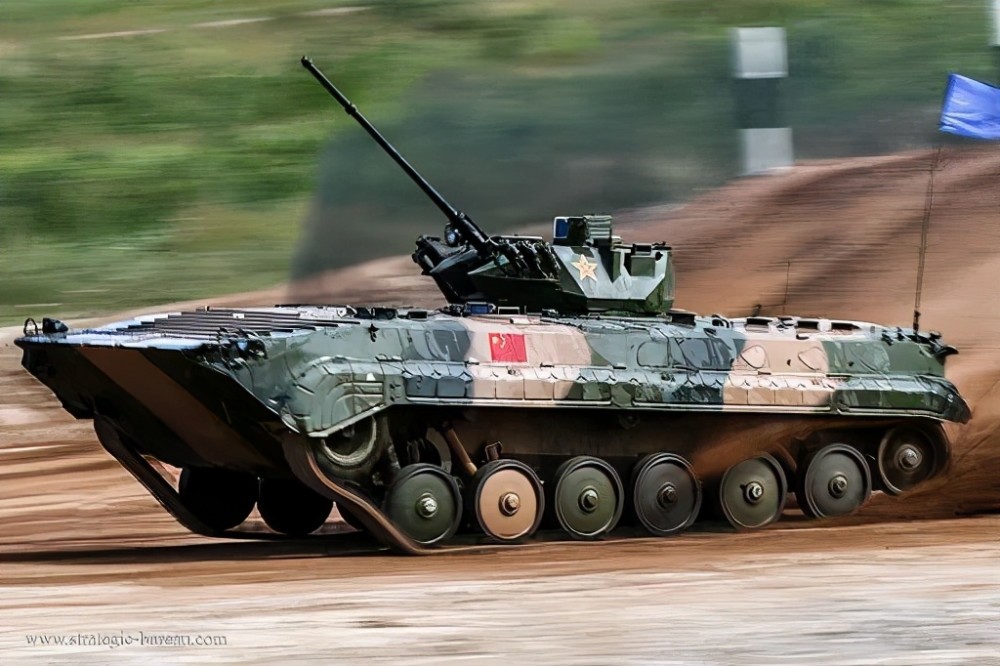 zbd-86a型步战车而从该型伞兵战车的炮塔系统来说 ,zbd-03型伞兵战车