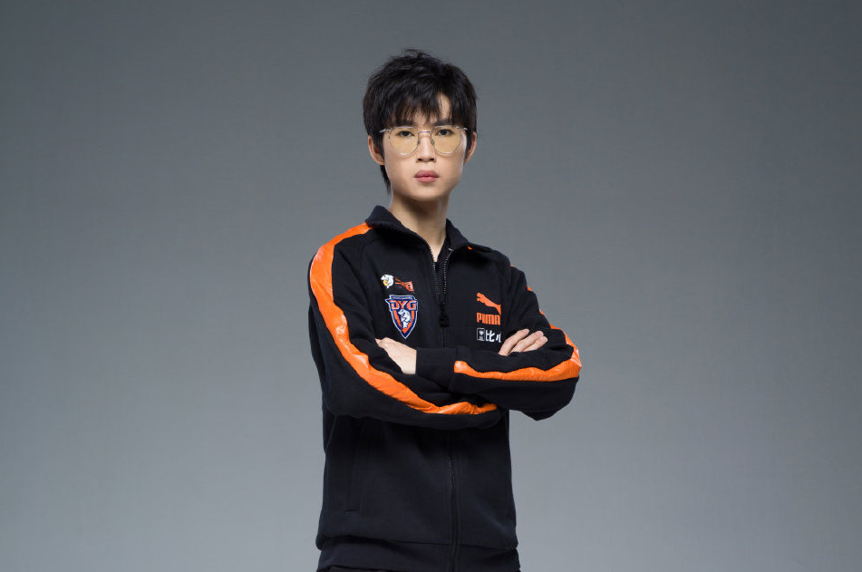 dyg久诚巅峰赛破防,被队友嘲讽不会守约,直接口吐芬芳5分钟!